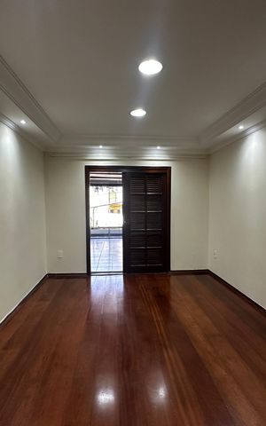 Casa à venda com 240m², 3 quartos e 1 vaga Casa à venda com 240m², 3 quartos e 1 vagaSala