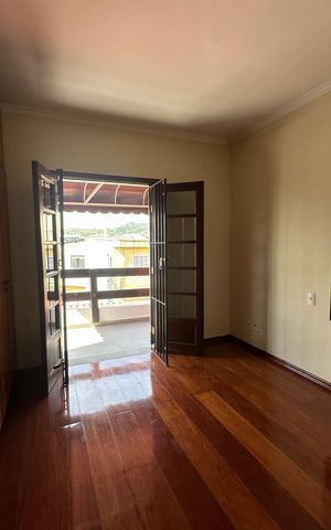 Casa à venda com 240m², 3 quartos e 1 vaga Casa à venda com 240m², 3 quartos e 1 vagaSuíte