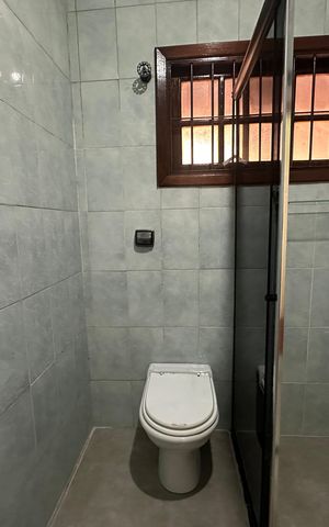 Casa à venda com 240m², 3 quartos e 1 vaga Casa à venda com 240m², 3 quartos e 1 vagaBanheiro Social