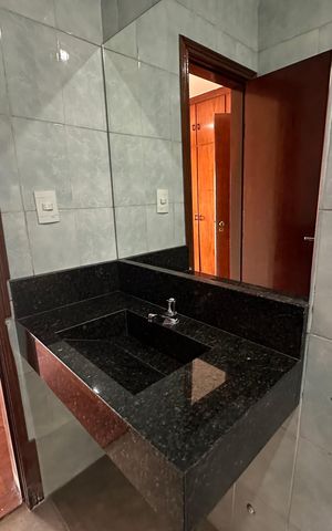 Casa à venda com 240m², 3 quartos e 1 vaga Casa à venda com 240m², 3 quartos e 1 vagaBanheiro da Suíte