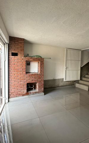 Casa à venda com 240m², 3 quartos e 1 vaga Casa à venda com 240m², 3 quartos e 1 vagaGaragem