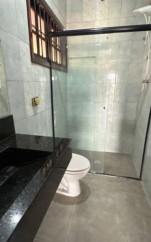 Casa à venda com 240m², 3 quartos e 1 vaga Casa à venda com 240m², 3 quartos e 1 vagaBanheiro da Suíte