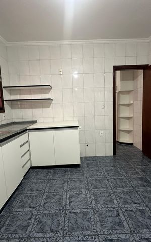 Casa à venda com 240m², 3 quartos e 1 vaga Casa à venda com 240m², 3 quartos e 1 vagaCozinha