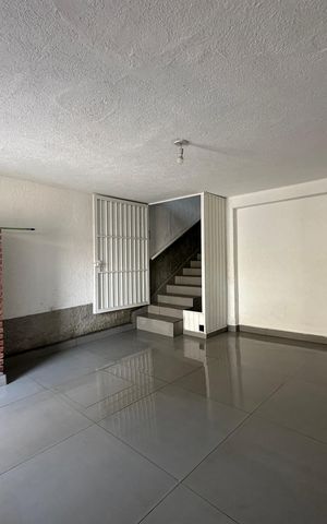 Casa à venda com 240m², 3 quartos e 1 vaga Casa à venda com 240m², 3 quartos e 1 vagaGaragem