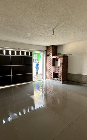 Casa à venda com 240m², 3 quartos e 1 vaga Casa à venda com 240m², 3 quartos e 1 vagaGaragem