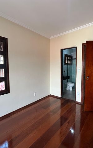 Casa à venda com 240m², 3 quartos e 1 vaga Casa à venda com 240m², 3 quartos e 1 vagaSuíte
