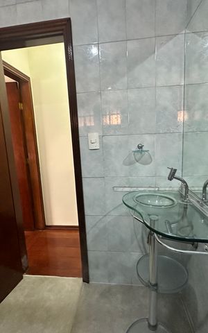 Casa à venda com 240m², 3 quartos e 1 vaga Casa à venda com 240m², 3 quartos e 1 vagaBanheiro Social