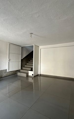 Casa à venda com 240m², 3 quartos e 1 vaga Casa à venda com 240m², 3 quartos e 1 vagaGaragem