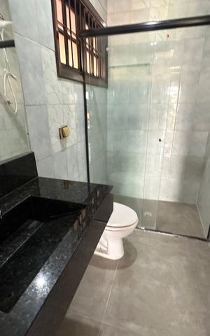 Casa à venda com 240m², 3 quartos e 1 vaga Casa à venda com 240m², 3 quartos e 1 vagaBanheiro da Suíte