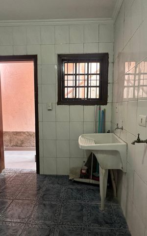 Casa à venda com 240m², 3 quartos e 1 vaga Casa à venda com 240m², 3 quartos e 1 vagaÁrea de Serviço