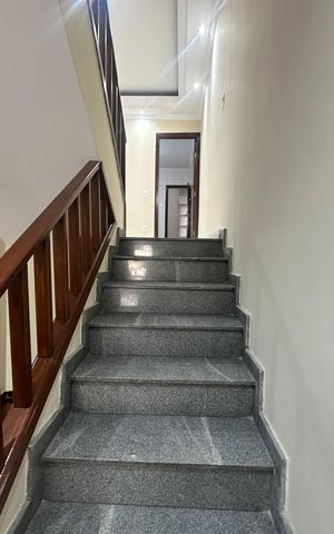 Casa à venda com 240m², 3 quartos e 1 vaga Casa à venda com 240m², 3 quartos e 1 vagaEscada