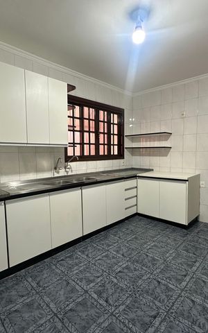Casa à venda com 240m², 3 quartos e 1 vaga Casa à venda com 240m², 3 quartos e 1 vagaCozinha
