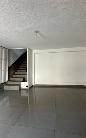 Casa à venda com 240m², 3 quartos e 1 vaga Casa à venda com 240m², 3 quartos e 1 vagaGaragem