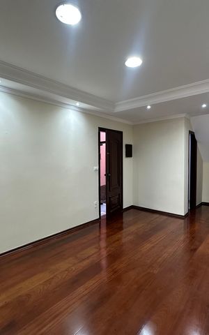 Casa à venda com 240m², 3 quartos e 1 vaga Casa à venda com 240m², 3 quartos e 1 vagaSala
