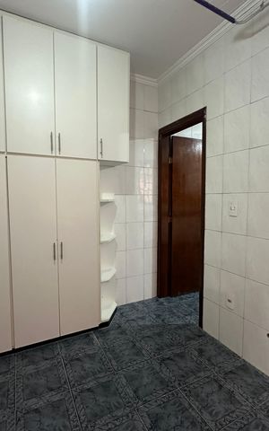 Casa à venda com 240m², 3 quartos e 1 vaga Casa à venda com 240m², 3 quartos e 1 vagaÁrea de Serviço