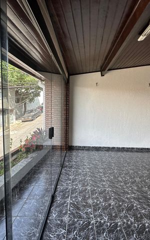 Casa à venda com 240m², 3 quartos e 1 vaga Casa à venda com 240m², 3 quartos e 1 vagaVaranda da Sala