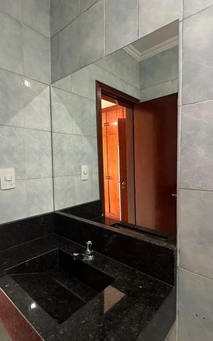 Casa à venda com 240m², 3 quartos e 1 vaga Casa à venda com 240m², 3 quartos e 1 vagaBanheiro da Suíte
