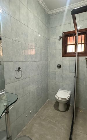 Casa à venda com 240m², 3 quartos e 1 vaga Casa à venda com 240m², 3 quartos e 1 vagaBanheiro Social