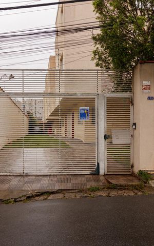 Casa de condomínio à venda com 144m², 3 quartos e 2 vagas Casa de condomínio à venda com 144m², 3 quartos e 2 vagasFachada