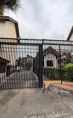 Casa de condomínio à venda com 250m², 4 quartos e 2 vagas Casa de condomínio à venda com 250m², 4 quartos e 2 vagasFachada