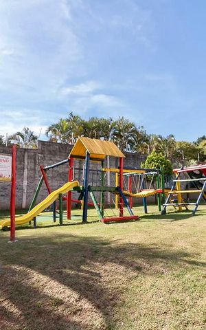 Casa de condomínio à venda com 250m², 4 quartos e 2 vagas Casa de condomínio à venda com 250m², 4 quartos e 2 vagasÁrea Comum - Playground