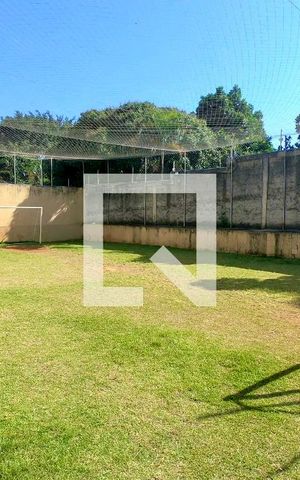 Casa de condomínio à venda com 250m², 4 quartos e 2 vagas Casa de condomínio à venda com 250m², 4 quartos e 2 vagasÁrea Comum - Campo