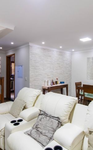 Casa de condomínio à venda com 250m², 4 quartos e 2 vagas Casa de condomínio à venda com 250m², 4 quartos e 2 vagasSala