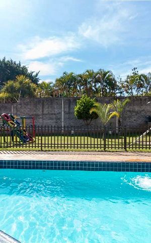 Casa de condomínio à venda com 250m², 4 quartos e 2 vagas Casa de condomínio à venda com 250m², 4 quartos e 2 vagasÁrea Comum - Piscina