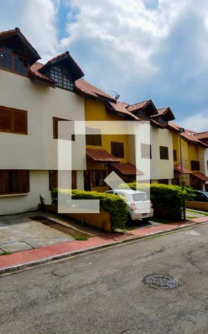 Casa de condomínio à venda com 250m², 4 quartos e 2 vagas Casa de condomínio à venda com 250m², 4 quartos e 2 vagasÁrea Comum