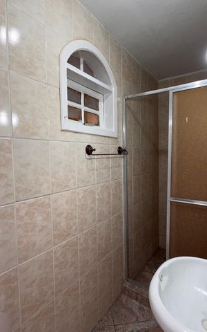 Casa de condomínio para alugar com 550m², 4 quartos e 4 vagas Casa de condomínio para alugar com 550m², 4 quartos e 4 vagasEdícula - Banheiro Suíte