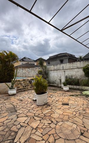 Casa de condomínio para alugar com 550m², 4 quartos e 4 vagas Casa de condomínio para alugar com 550m², 4 quartos e 4 vagasÁrea externa
