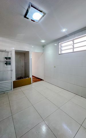Casa à venda com 230m², 2 quartos e 2 vagasCozinha