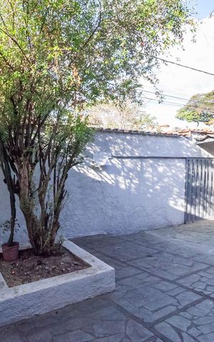 Casa à venda com 200m², 5 quartos e 4 vagas Casa à venda com 200m², 5 quartos e 4 vagasQuintal