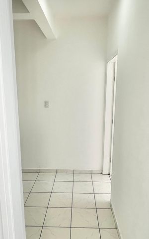 Apartamento à venda com 72m², 2 quartos e sem vaga Apartamento à venda com 72m², 2 quartos e sem vagaCorredor