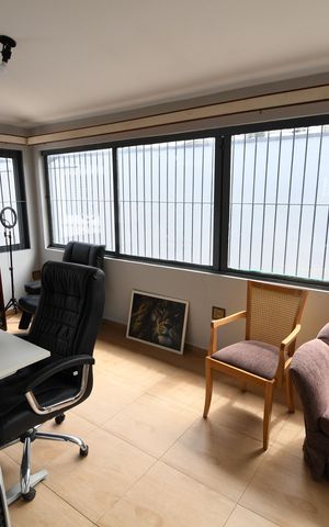 Casa à venda com 367m², 9 quartos e 6 vagasSala