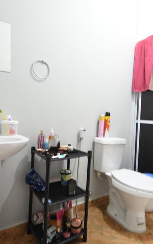 Casa à venda com 367m², 9 quartos e 6 vagasCasa Fundos 1 - Banheiro