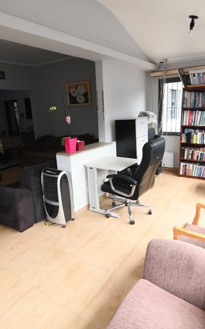 Casa à venda com 367m², 9 quartos e 6 vagasSala