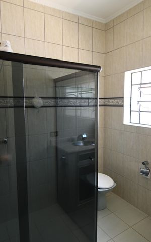 Casa à venda com 367m², 9 quartos e 6 vagasBanheiro da Suíte