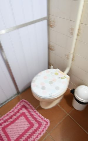 Casa à venda com 367m², 9 quartos e 6 vagasCasa Fundos 2 - Banheiro