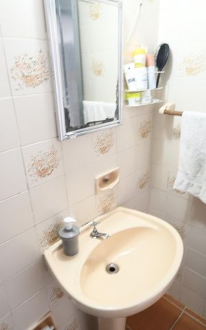 Casa à venda com 367m², 9 quartos e 6 vagasCasa Fundos 2 - Banheiro