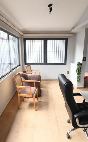 Casa à venda com 367m², 9 quartos e 6 vagasSala