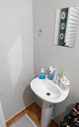 Casa à venda com 367m², 9 quartos e 6 vagasCasa Fundos 1 - Banheiro