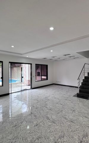 Casa de condomínio à venda com 350m², 4 quartos e 1 vaga Casa de condomínio à venda com 350m², 4 quartos e 1 vagaSala