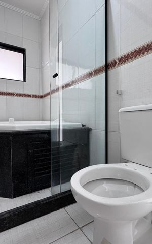 Casa de condomínio à venda com 350m², 4 quartos e 1 vaga Casa de condomínio à venda com 350m², 4 quartos e 1 vagaSuíte 1 - Banheiro