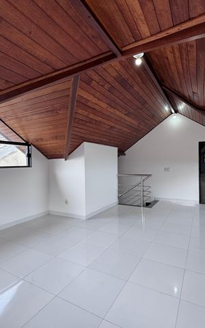 Casa de condomínio à venda com 350m², 4 quartos e 1 vaga Casa de condomínio à venda com 350m², 4 quartos e 1 vagaSótão