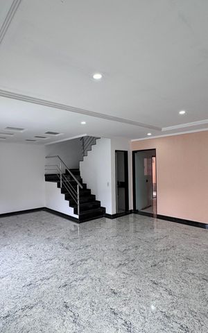 Casa de condomínio à venda com 350m², 4 quartos e 1 vaga Casa de condomínio à venda com 350m², 4 quartos e 1 vagaSala
