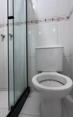 Casa de condomínio à venda com 350m², 4 quartos e 1 vaga Casa de condomínio à venda com 350m², 4 quartos e 1 vagaBanheiro Social