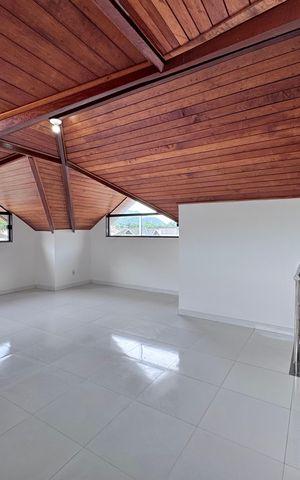 Casa de condomínio à venda com 350m², 4 quartos e 1 vaga Casa de condomínio à venda com 350m², 4 quartos e 1 vagaSótão