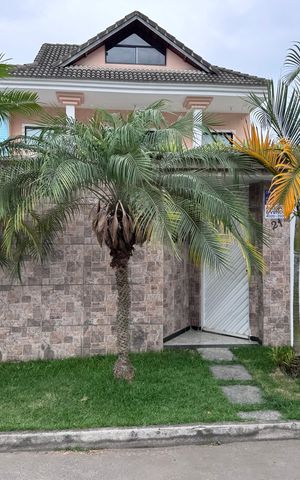 Casa de condomínio à venda com 350m², 4 quartos e 1 vaga Casa de condomínio à venda com 350m², 4 quartos e 1 vagaFachada