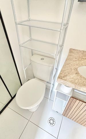 Studio para alugar com 26m², 1 quarto e 1 vaga Studio para alugar com 26m², 1 quarto e 1 vagaBanheiro